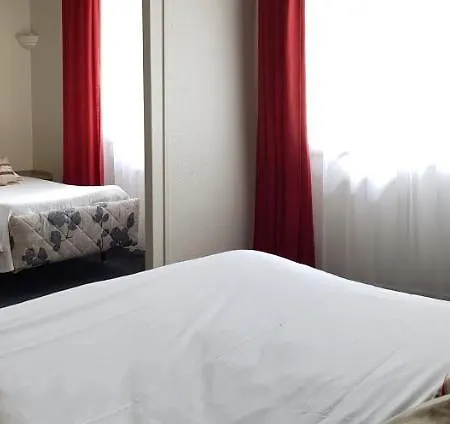 Pyrenees Atlantique מלון Saint-Pée-sur-Nivelle